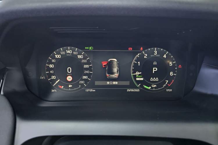 Used Land Rover Discovery Sport New Energy 2024 1.5T P300e Plug-in Hybrid Electric Version Odometer Close Up