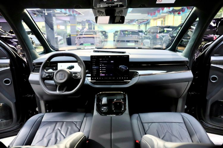 Used Zeekr 009 2024 7-Seater Walk-Through Version Four-Wheel Drive 108 kWh Interior 11