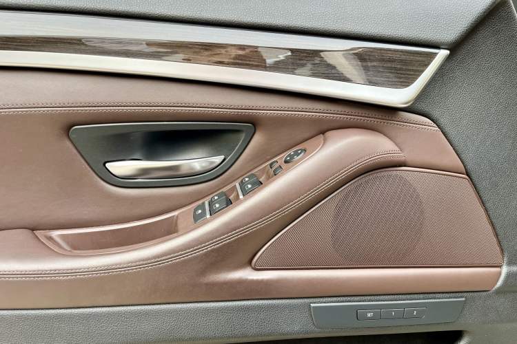 Used BMW 5 Series 2014 525Li Luxury Design Package
