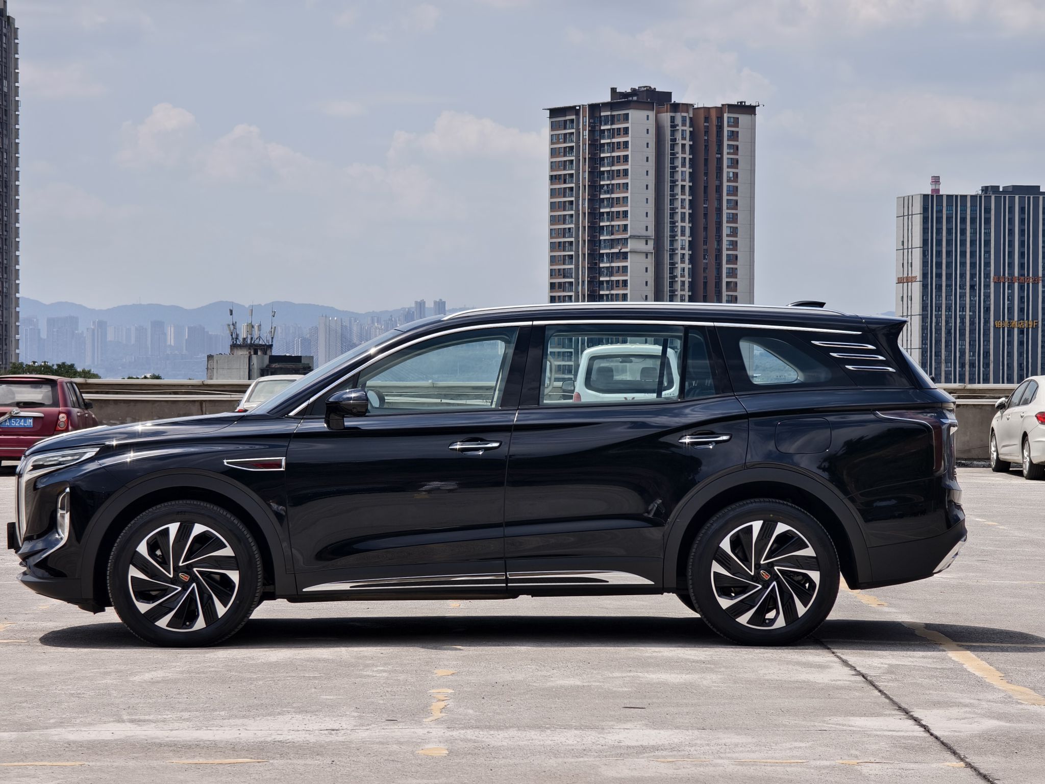 Hongqi HS7 PHEV 2024 2.0T PHEV Four-Wheel Drive Flagship Edition 6 Seats — снимка 17