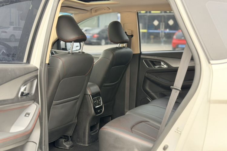 Used Baojun 560 2016 1.8L Manual Luxury Edition Interior 3