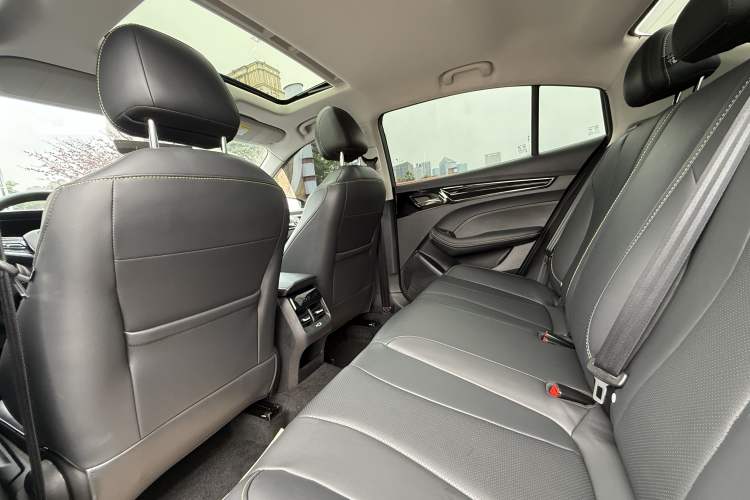 Used Roewe i5 2021 Revised Version 1.5L CVT Diamond Edition Interior 4