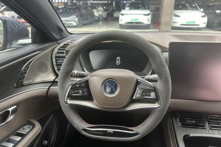 Used BYD Han 2022 EV Genesis Edition 715KM Front-Wheel-Drive Prestige Model Interior 2