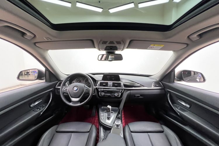 Used BMW 3 Series GT 2019 320i Sport Edition Interior 9