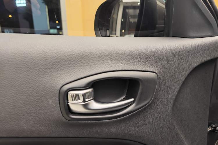 Used Jeep Compass 2017 200T Automatic Family Edition
