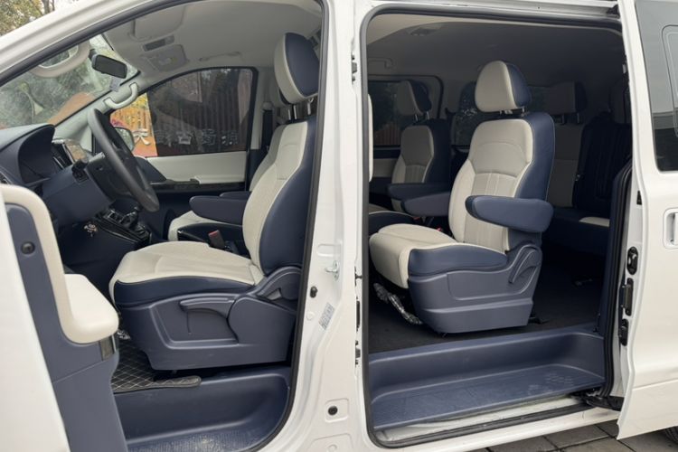 Used FORTHING Lingzhi PLUS 2023 2.0L Manual Luxury CNG 7-Seater
