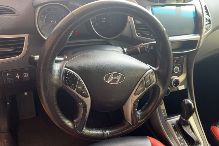 Used Hyundai Elantra (5th Generation / Langdong) 2016 1.6L Automatic Smart Version