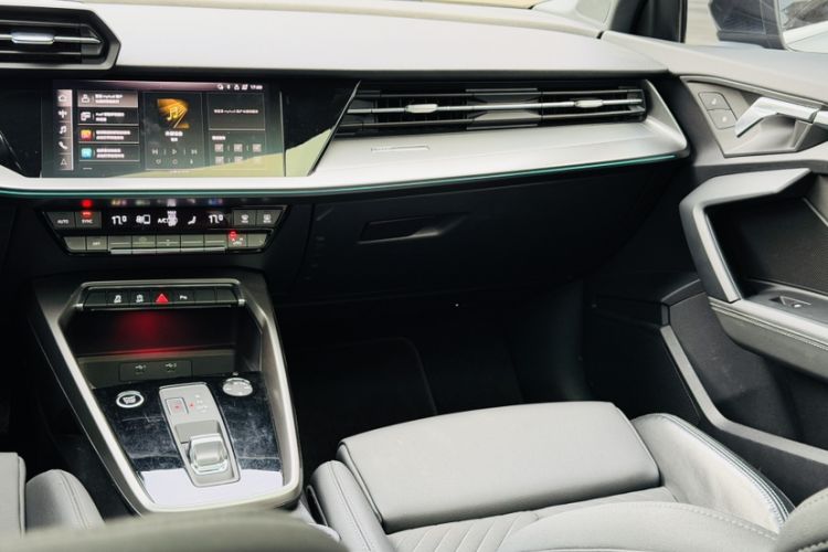 Used Audi A3 2024 A3L Limousine 35 TFSI Fashionable and Elegant Model Interior 4