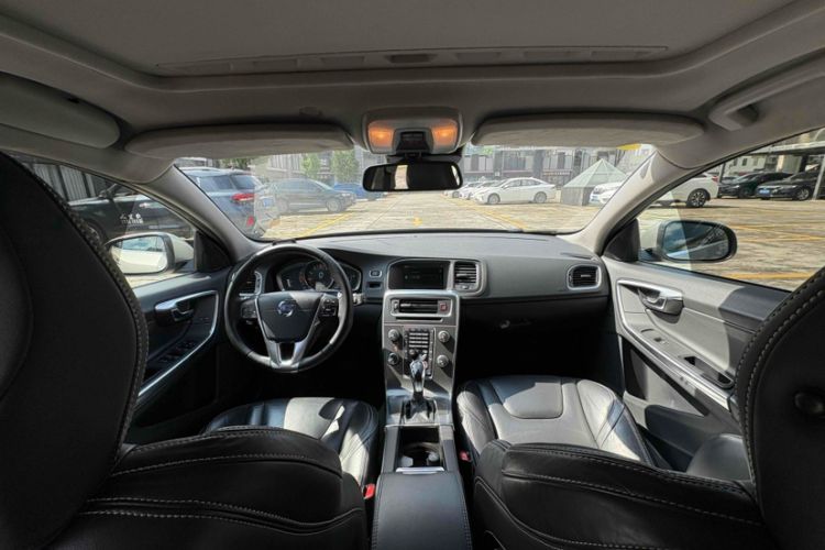 Used Volvo V60 2014 T5 Zhiya Edition