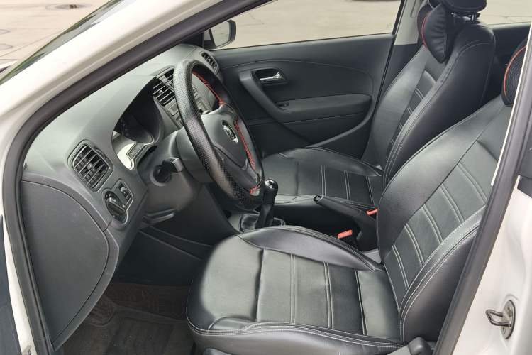 Used Volkswagen Polo 2018 1.5L Manual Drive-Comfort Model Interior 2