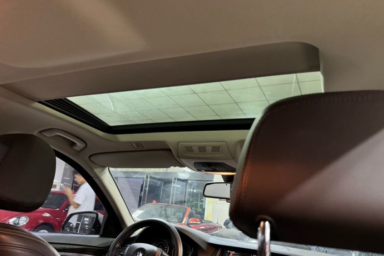 Used BMW 5 Series 2014 525Li Luxury Design Package Headliner