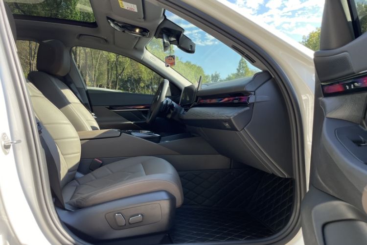 Used BMW 5 Series 2025 525Li Luxury Package