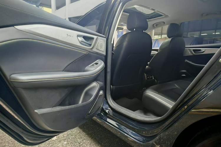 Used Roewe i6 MAX New Energy 2020 1.5T PHEV Sporty Cool Edition Interior 4