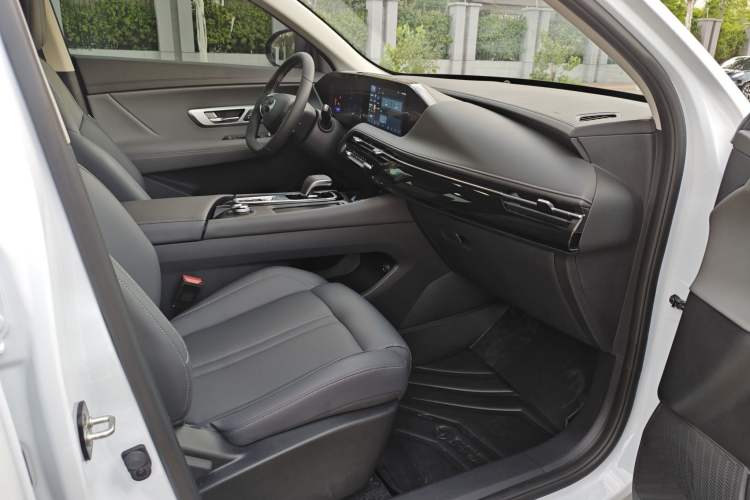 Used Dongfeng Aeolus Huge 2025 Mach Power 1.5T Luxury Version