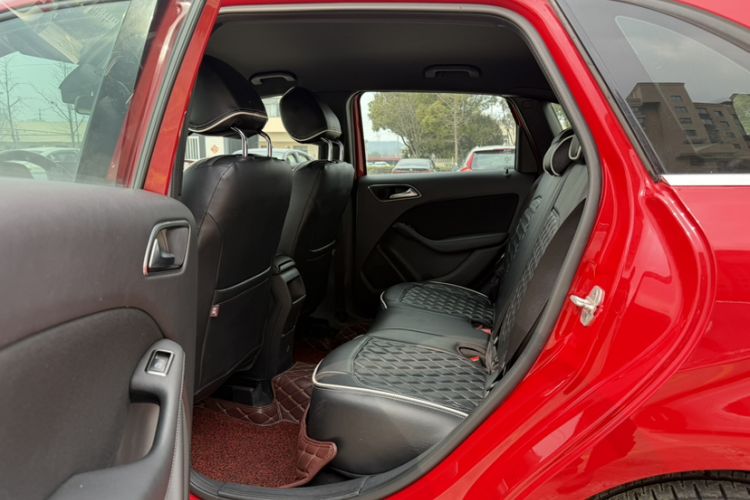 Used Mercedes-Benz B-Class 2017 B 180 Interior 4