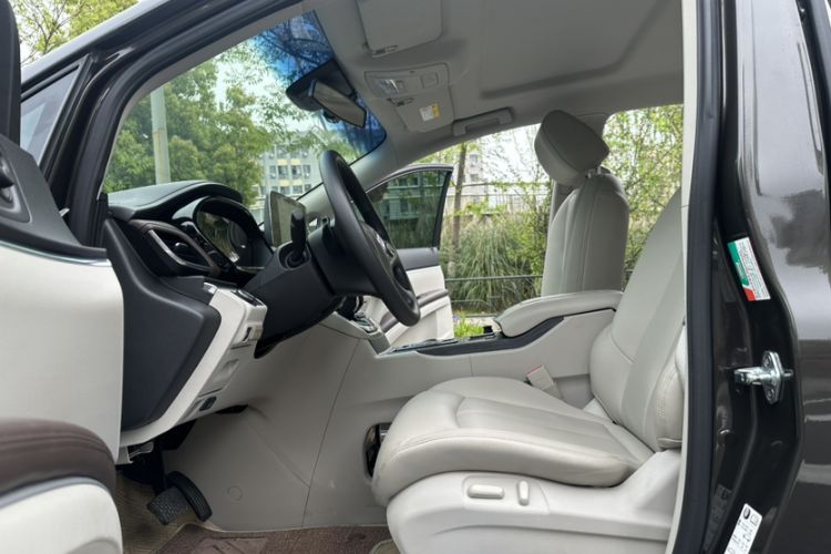 Used Buick GL8 2022 Land Cruiser Executive Class 652T Comfort Model
