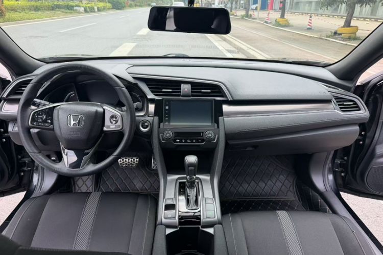 Used Honda Civic 2021 HATCHBACK 220TURBO CVT Trendy Cool Edition Interior 4
