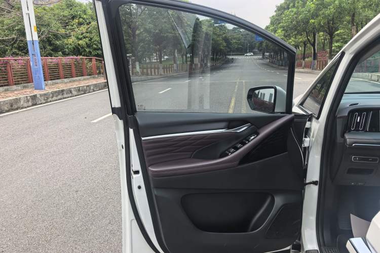 Used GAC Trumpchi M8 2024 Master Series 400T Prestige Edition Interior 8