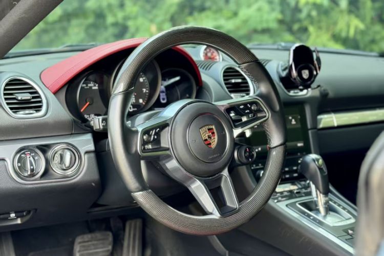 Used Porsche 718 2016 Cayman 2.0T
