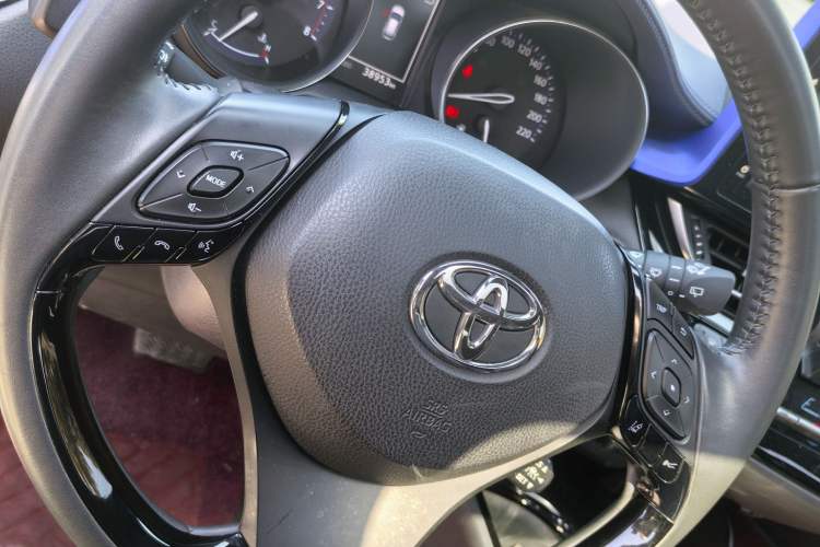 Used Toyota IZOA 2018 2.0L Yichi Edition China V Standard