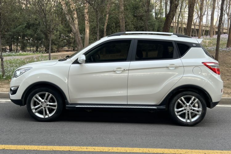 Used CHANGAN CS35 2014 1.6L Manual Luxury Navigation Model China IV Standard
