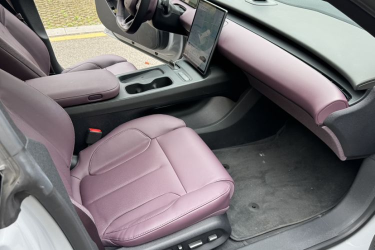 Used Nio ET5 2024 75 kWh Right Front Seat