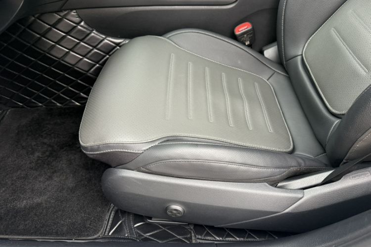 Used Mercedes-Benz C-Class 2023 C 200 L Sport Edition Interior 5