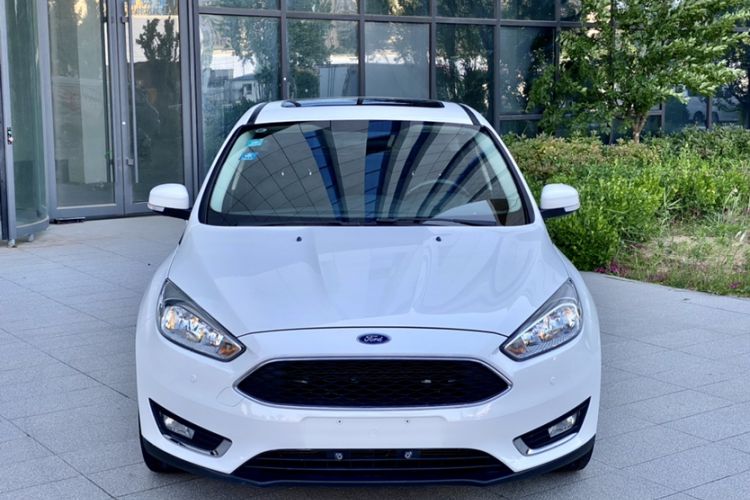 Used Ford Focus 2015 Hatchback 1.6L Manual Fashion Edition
