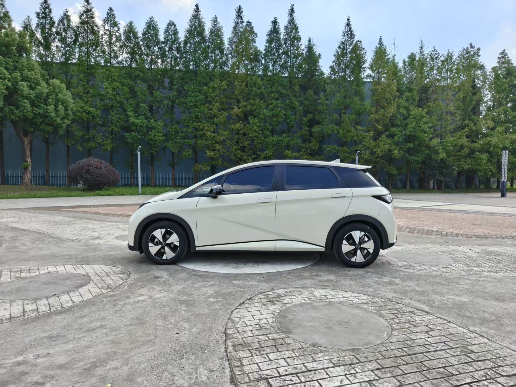 BYD Dolphin 2023 420 km Fashion Edition — снимка 17