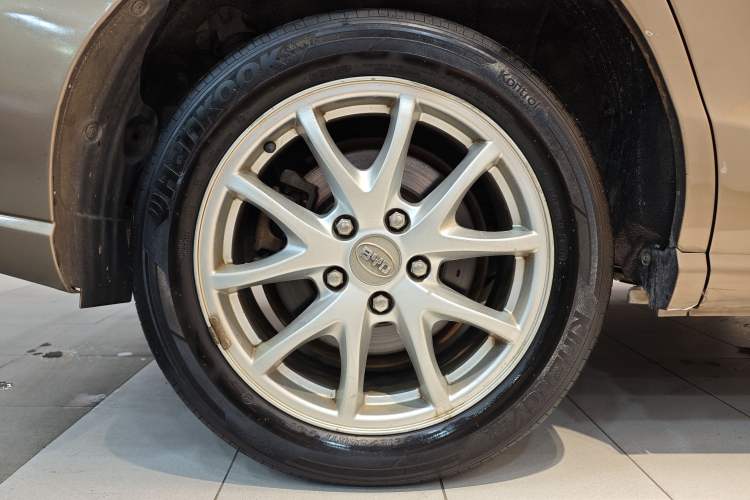 Used BYD M6 2013 2.4L Automatic Luxury Model
