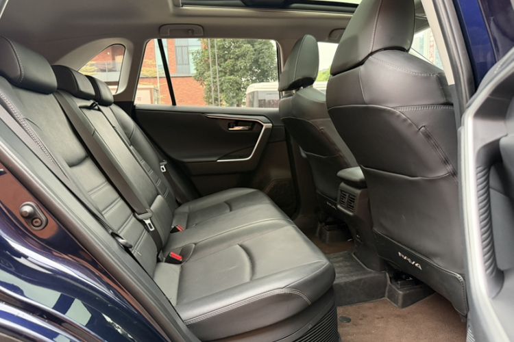 Used Toyota RAV4 2023 Dual-Engine 2.5L E-CVT Two-Wheel Drive Elite Plus Edition
