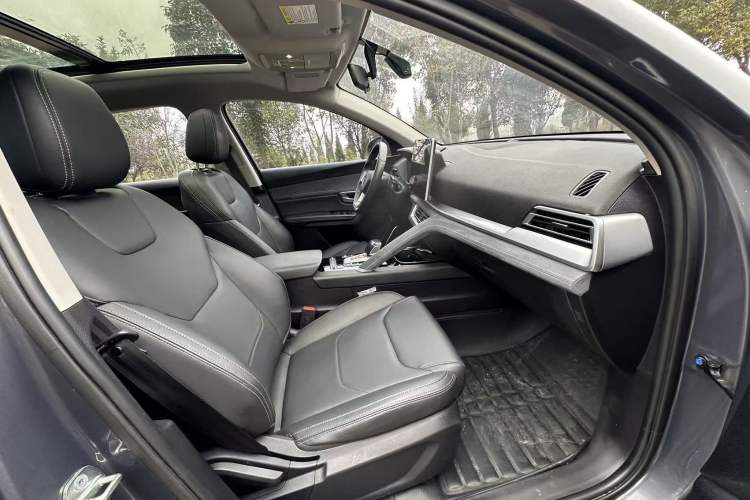 Used BYD Song Pro New Energy 2019 DM 1.5T Four-Wheel Drive Performance Edition Deluxe Model Interior 3