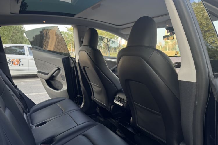 Used Tesla Model Y 2023 Rear-Wheel-Drive Version