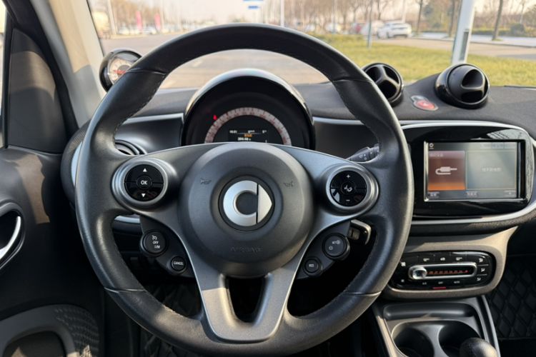 Used smart fortwo 2016 0.9T 66kW Hardtop Pioneer Edition
