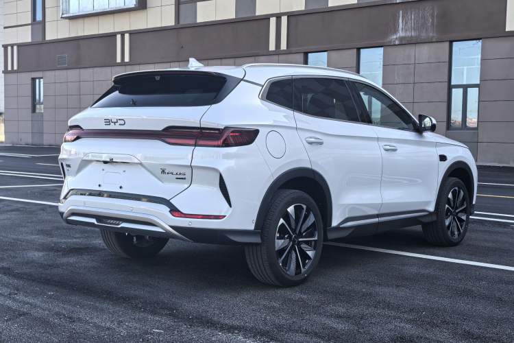 Used BYD Song PLUS New Energy 2025 EV Intelligent Driving Version 520km Premium Model Exterior 4