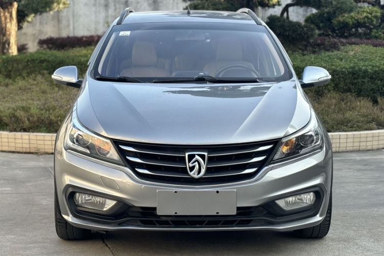 Used Baojun 310W 2017 1.5L Manual Fashion Model China V