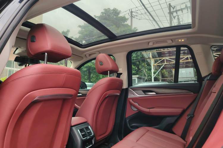 Used BMW X3 2022 xDrive30i Luxury Model M Night Sky Package Interior 4