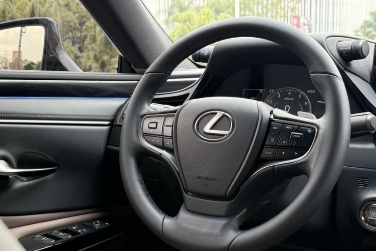 Used Lexus ES 2023 200 Excellence Edition