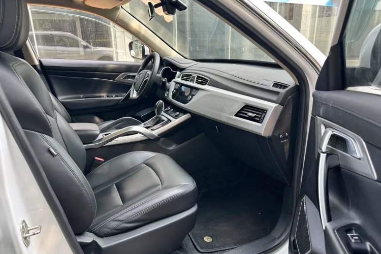 Used Geely Auto Emgrand X7 Sport 2016 1.8TD Automatic ZhiShang Model