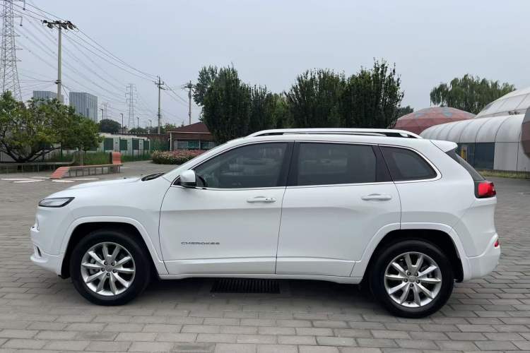 Used Jeep Cherokee 2017 2.4L Professional Edition