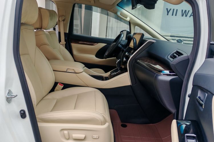 Used Toyota Alphard 2021 Dual-Engine 2.5L Luxury Edition
