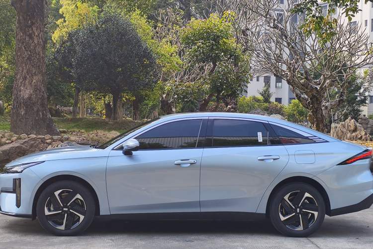 Used Geely Galaxy L6 2025 EM-i 140km Starship Edition
