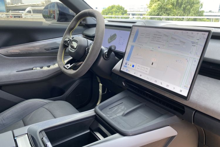 Used Lynk & Co 08 EM-P 2023 120km Long-Range Halo
