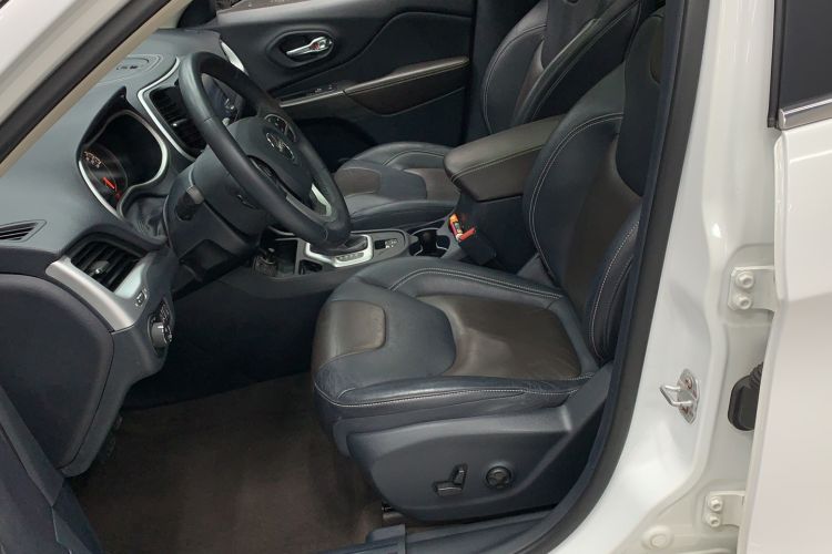 Used Jeep Cherokee 2017 2.4L Leading Edition
