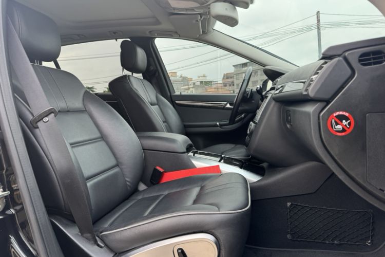 Used Mercedes-Benz R-Class 2017 R 320 4MATIC Business Edition Prestige Model Interior 5