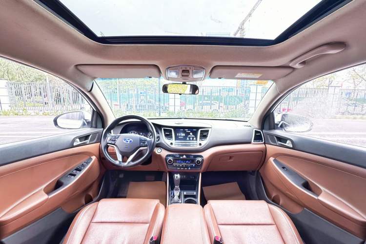 Used Hyundai Tucson 2015 1.6T Dual-Clutch Two-Wheel-Drive Smart Model Interior 2