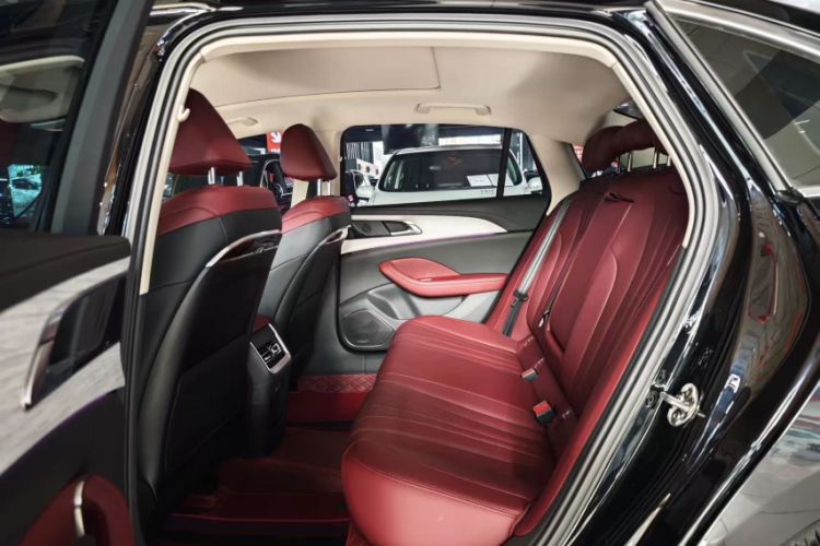 Used Hongqi H5 2025 2.0T Automatic Flag Edition – 500 000 Units Commemorative Version Interior 5