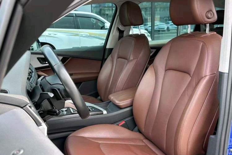 Used Audi Q7 2016 45 TFSI Technology Edition Interior 2