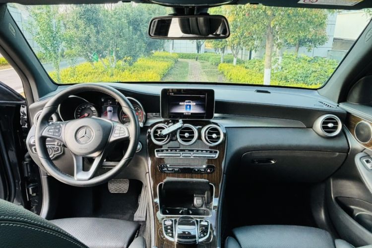 Used Mercedes-Benz GLC 2019 GLC 260 L 4MATIC Dynamic Model