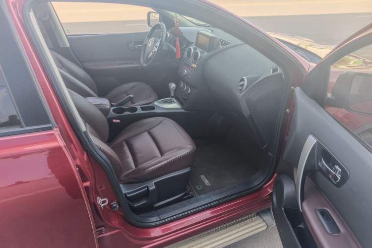 Used Nissan Qashqai 2015 2.0 XV Cool CVT 2WD Right Front Seat